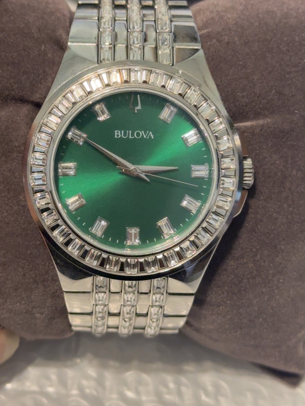Bulova 96A253 Phantom Crystal comes with box and full links